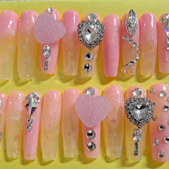 Press on nails - Picture 2 of 2